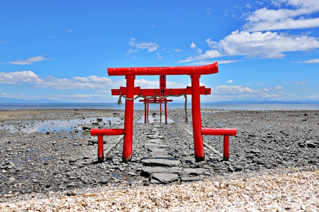 幻想的な逆さ鳥居を堪能する～太良町の海中鳥居が織り成す美しい景観