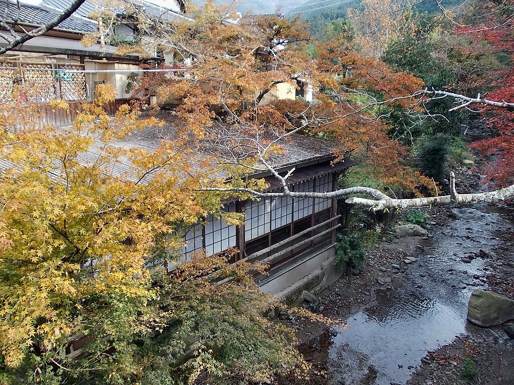 古処山の麓に広がる秋月の城下町とその文化的魅力の探訪